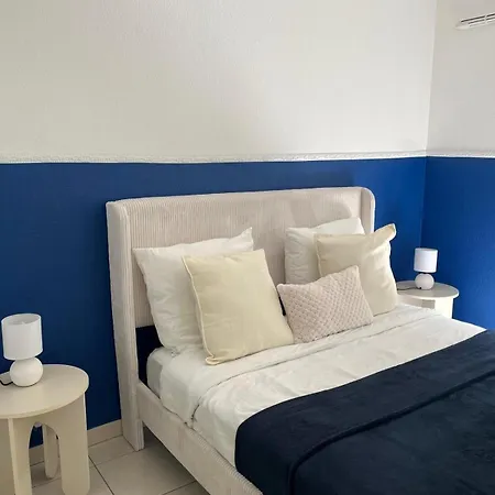 French Riviera, Parking Gratuit, Tram L1 Au Pied De L'immeuble Nizza