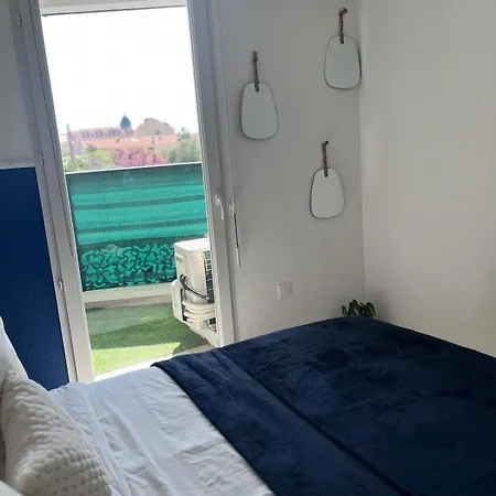 French Riviera, Parking Gratuit, Tram L1 Au Pied De L'immeuble Νίκαια