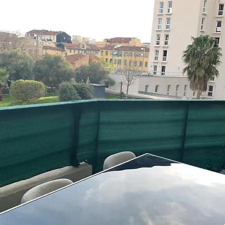 Nice French Riviera, Parking, Tram L1 Au Pied De L'Immeuble